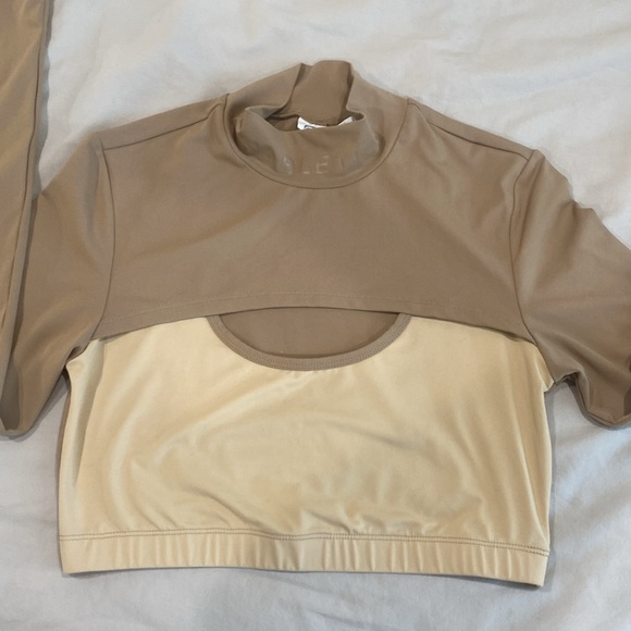 Fabletics set. Motion 365 Zipper Legging & Alyssa Long Sleeve Top - Picture 4 of 11